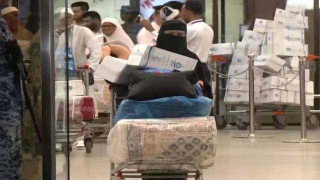 ৪৪৫ জন হাজীকে নিয়ে দেশে ফিরেছে চলতি বছরের প্রথম ফ্লাইট।