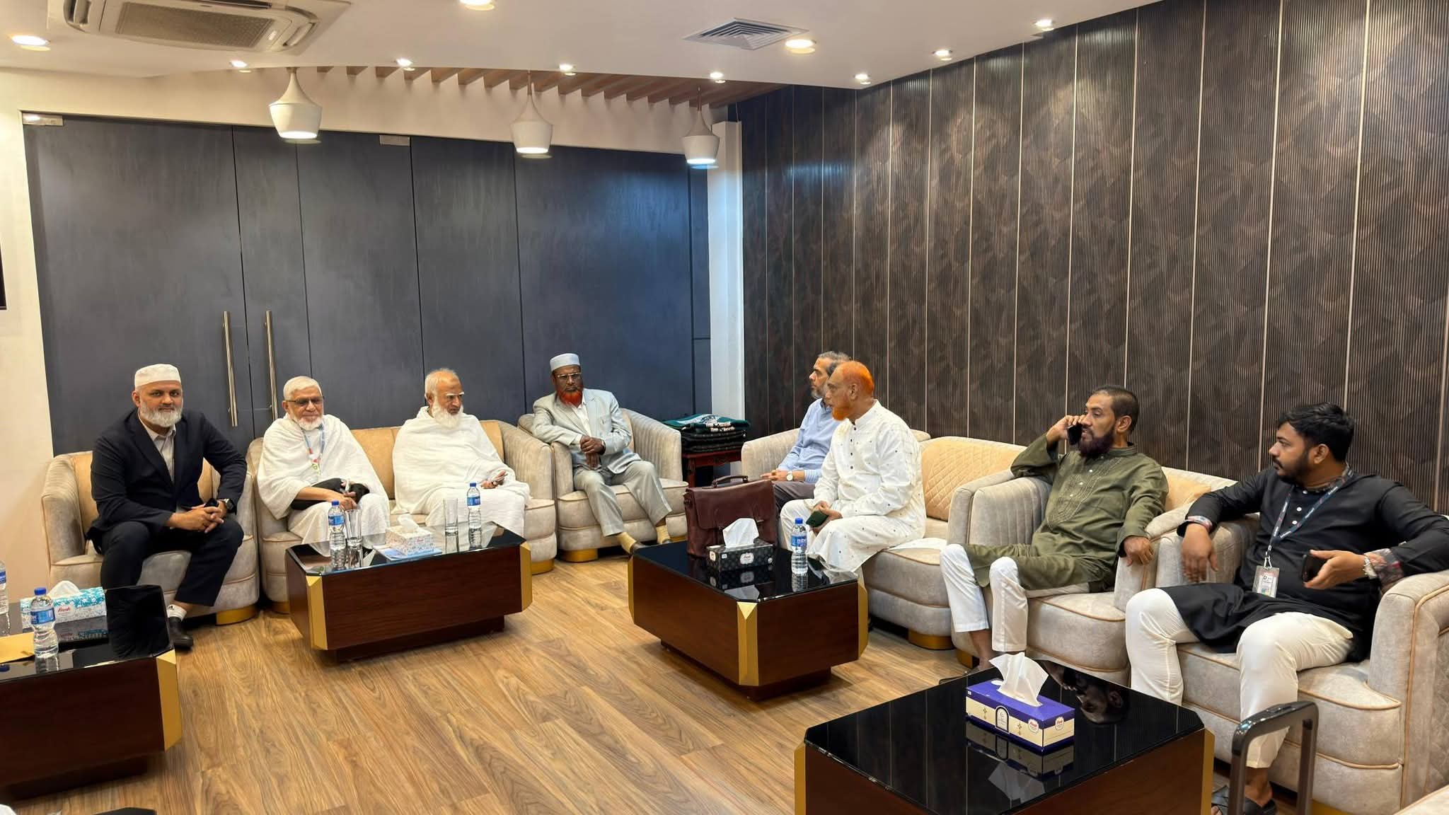 হজ্জ পালনে সৌদি আরব গেলেন বিরোধীদলীয় নেতা ডা. শফিকুর রহমান, বিমানবন্দরে নেতাকর্মীদের বিদায়