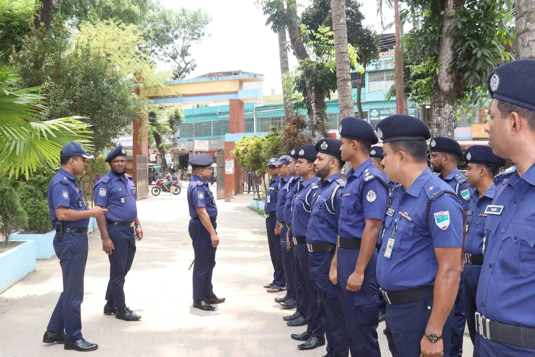 জনসেবামুখী পুলিশিং জোরদারে কলারোয়া থানা পরিদর্শনে সাতক্ষীরা পুলিশ সুপার