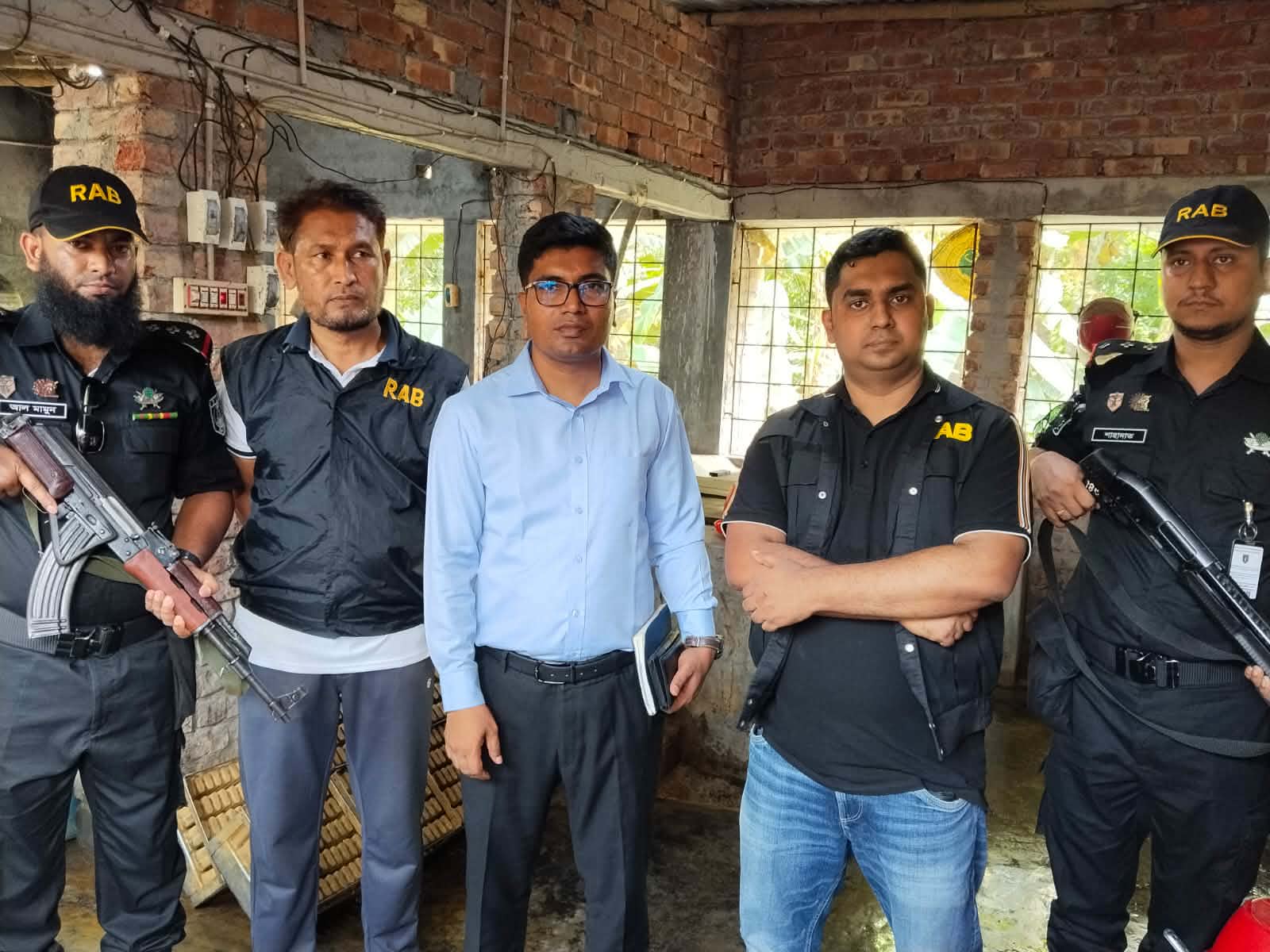 দেবহাটায় র‍্যাবের ভেজাল বিরোধী অভিযানে দুই ব্যবসায়ীকে দু’ লক্ষ টাকা জরিমানা