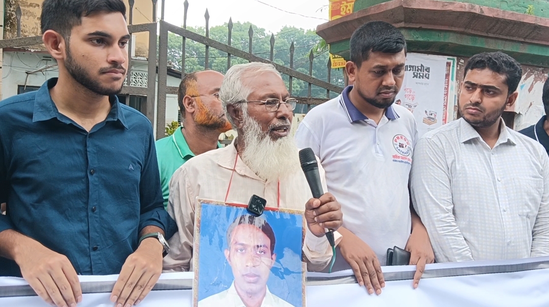 “অন্তত কবরটা দেখে মরতে চাই”— সাতক্ষীরায় গুম সপ্তাহে জনির পিতার হৃদয়বিদারক আহাজারি