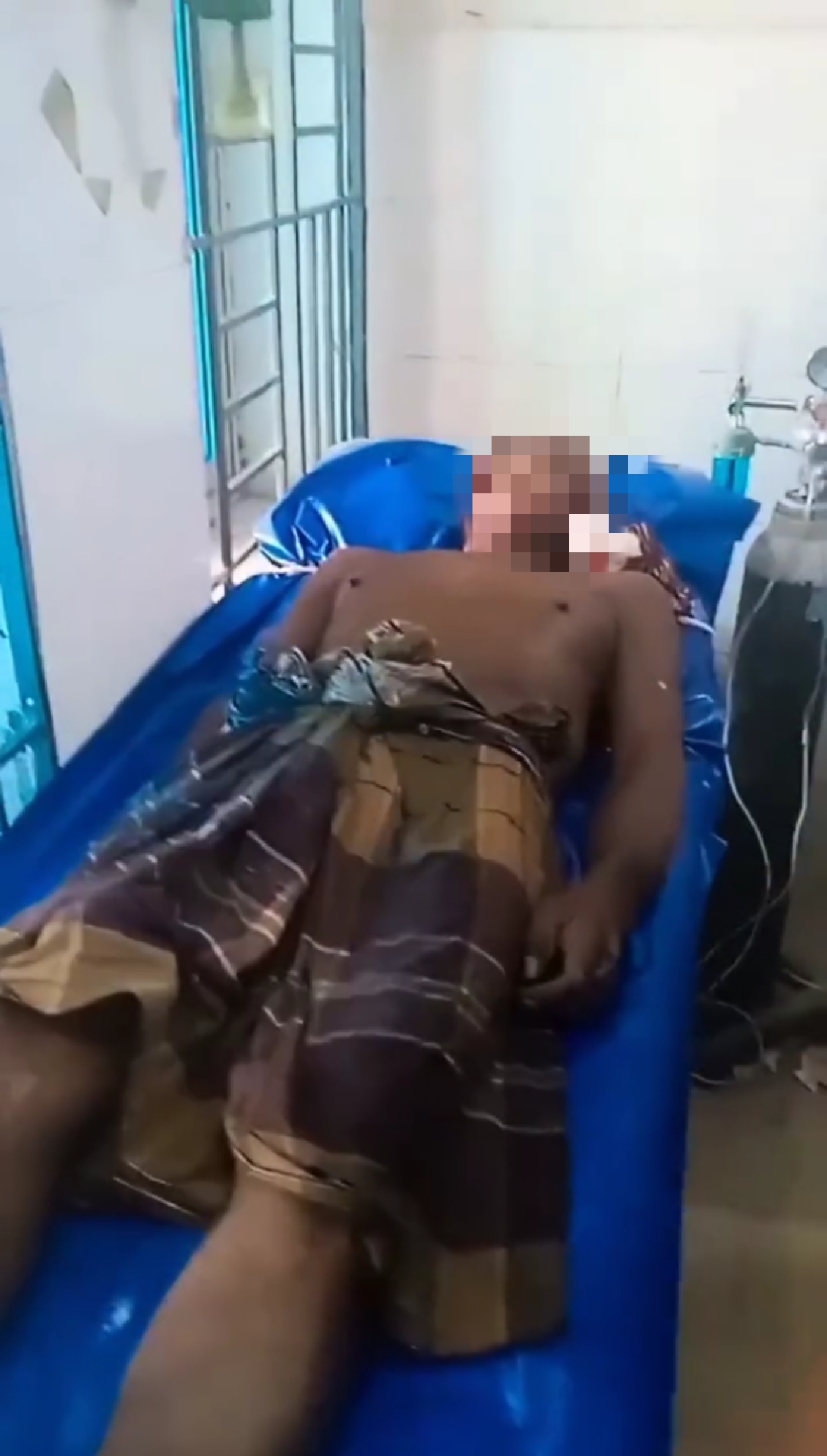 সাতক্ষীরার কলারোয়ায় ছাদ থেকে পড়ে রাজমিস্ত্রির করুণ মৃত্যু