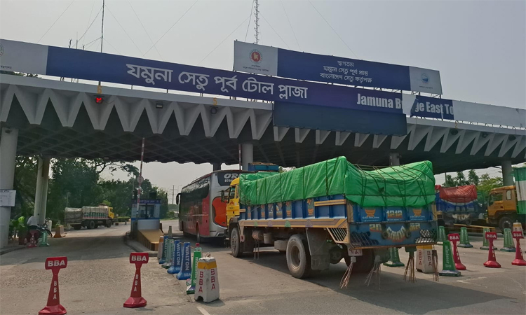 ‎ঘরমুখো মানুষের ঈদ যাত্রা স্বস্তিদায়ক করতে যমুনা সেতুতে সর্বোচ্চ নজরদারি