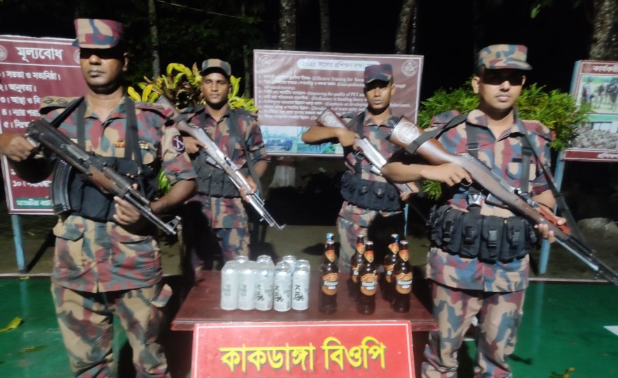 সাতক্ষীরা সীমান্তে বিজিবির অভিযানে প্রায় উনিশ লক্ষ টাকার ভারতীয় মালামাল আটক