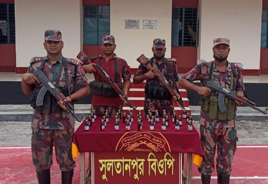 কলারোয়া সীমান্তে তিন লাখ টাকার চোরাচালানি পণ্য জব্দ করেছে বিজিবি
