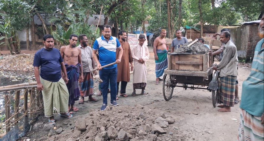 সাতক্ষীরায় পৌরসভার রাস্তা সংস্কার কাজের উদ্বোধন ডেস্ক নিউজ