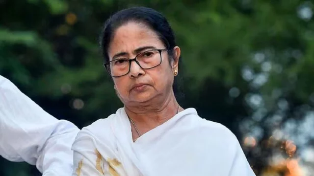 হাদী হত্যা নিয়ে মন্তব্যের পর মমতার বিরুদ্ধে দেশদ্রোহের মামলা