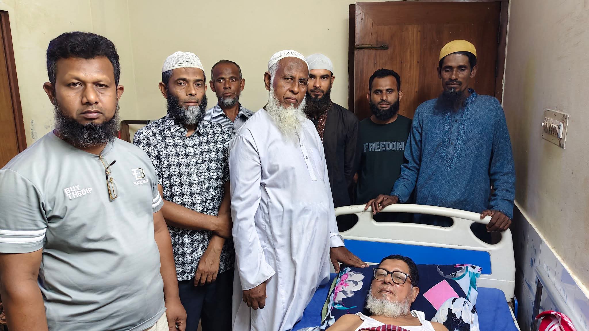 ‎কলারোয়ার সাবেক চেয়ারম্যান আবু তালেব সরদারকে হাসপাতালে দেখতে গেলেন হেলাতলা ইউনিয়ন জামায়াত নেতৃবৃন্দ