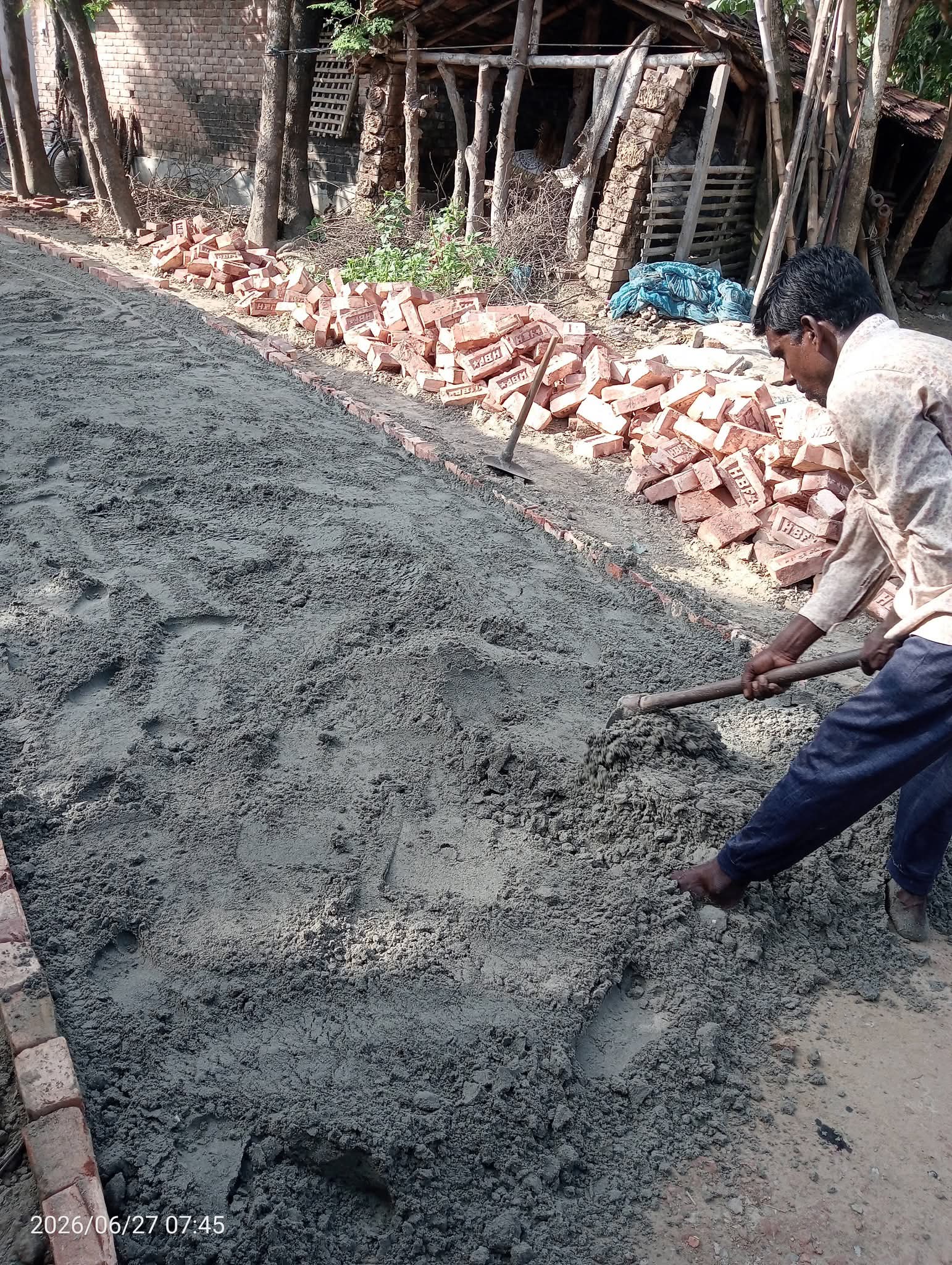 তালা-কলারোয়ার এমপি অধ্যক্ষ ইজ্জত উল্লাহর সহযোগিতায় হেলাতলায় ইটের সোলিং রাস্তার কাজের উদ্বোধন