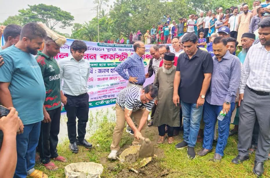তালায় খাল সংস্কার, পাইপ স্থাপন ও জলাবদ্ধতা নিরসন কার্যক্রমের উদ্বোধন