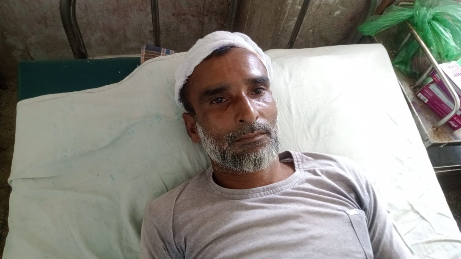 আশাশুনির প্রতাপনগরে তুচ্ছ ঘটনায় হামলা ও মারধরের অভিযোগ।। শিশুসহ আহত-৪