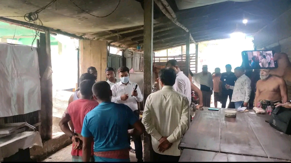 সাতক্ষীরায় আগাম উৎপাদন তারিখ দিয়ে বেকারি পণ্য বিক্রি, নোংরা পরিবেশে উৎপাদন: বিসমিল্লাহ ফুড প্রোডাক্টসকে ৫ হাজার টাকা জরিমানা