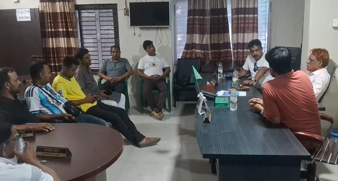 নওয়াপাড়ায় সাংবাদিকের ওপর হামলা, প্রশাসন কে ৪৮ ঘণ্টার আল্টিমেটাম