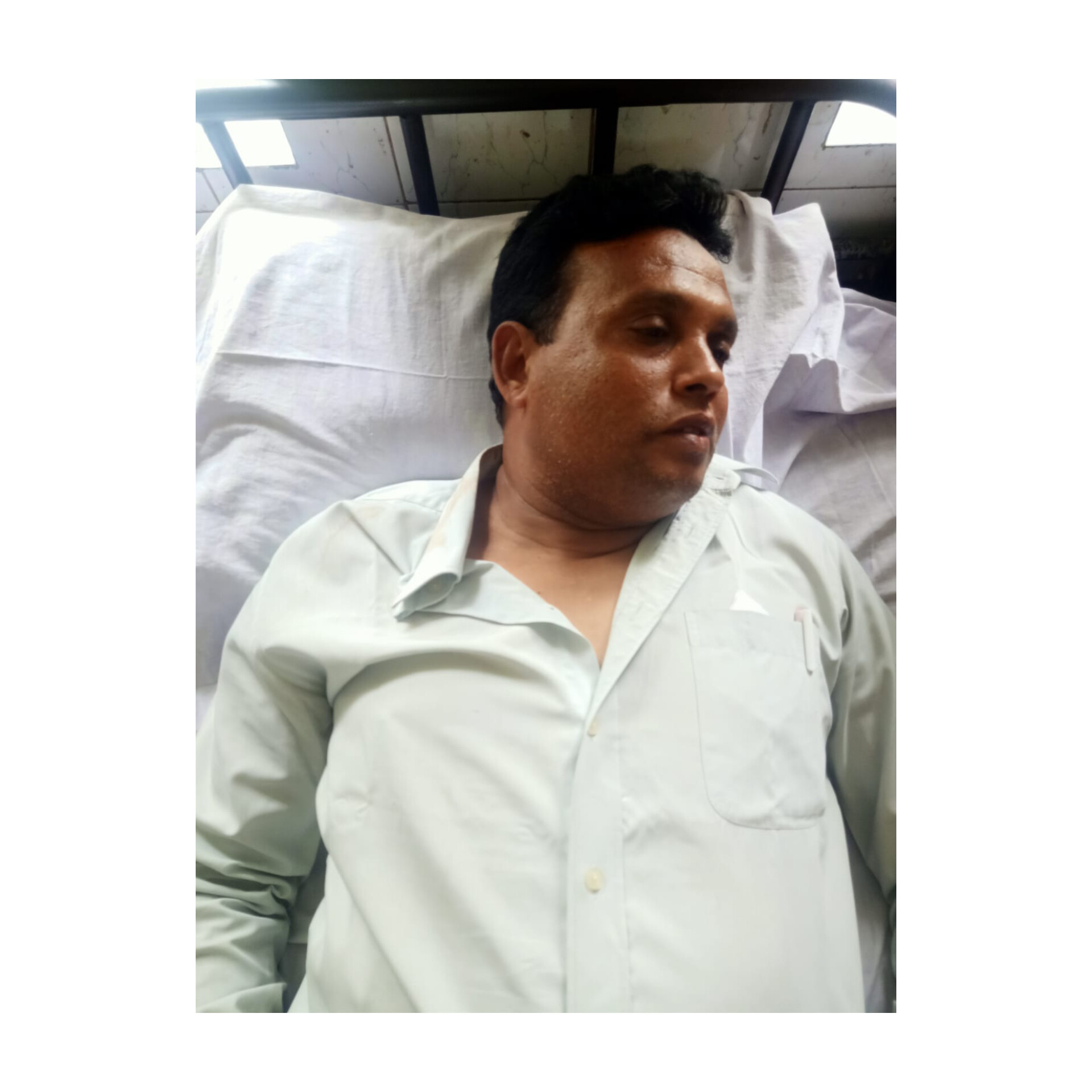 সংবাদ সংগ্রহে গিয়ে হামলার শিকার সাংবাদিক জাহিদুল ইসলাম