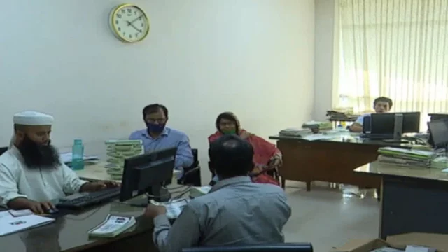 সরকারি চাকরিতে মূল বেতন বাড়তে পারে ৫০ শতাংশ, বাজেটে বরাদ্দ ৩৫ হাজার কোটি