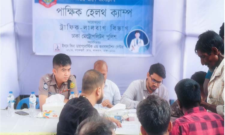 ব্যস্ত জীবনে চিকিৎসার সংকট, পথেই মিলছে পরিবহন শ্রমিকদের বিনামূল্যে সেবা