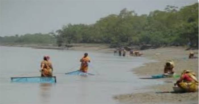 জলবায়ু পরিবর্তনের কারণে উপকূলীয় নারীদের রোগবালাই বাড়ছে
