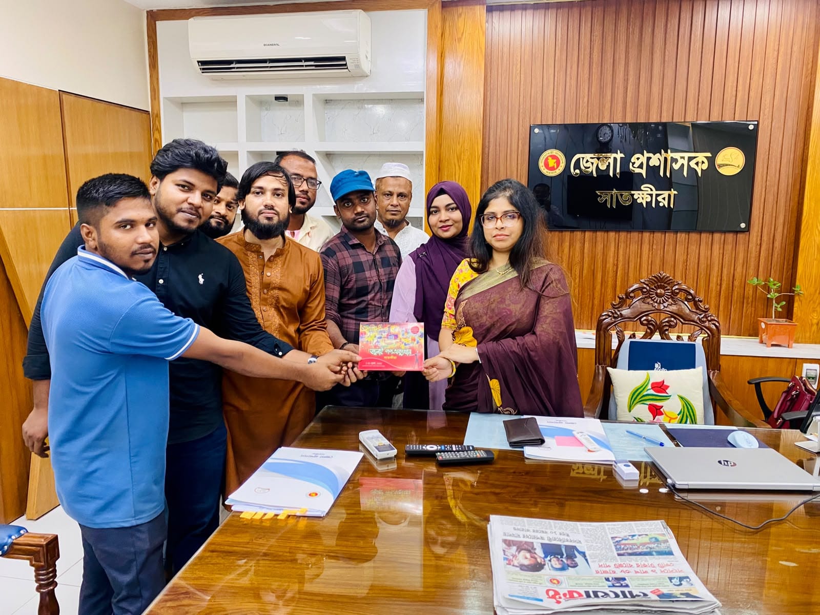 রক্তস্নাত জুলাইয়ের স্মৃতিতে সাতক্ষীরায় মাসব্যাপী কর্মসূচি: জেলা প্রশাসক ও পুলিশ সুপারকে ক্যালেন্ডার হস্তান্তর