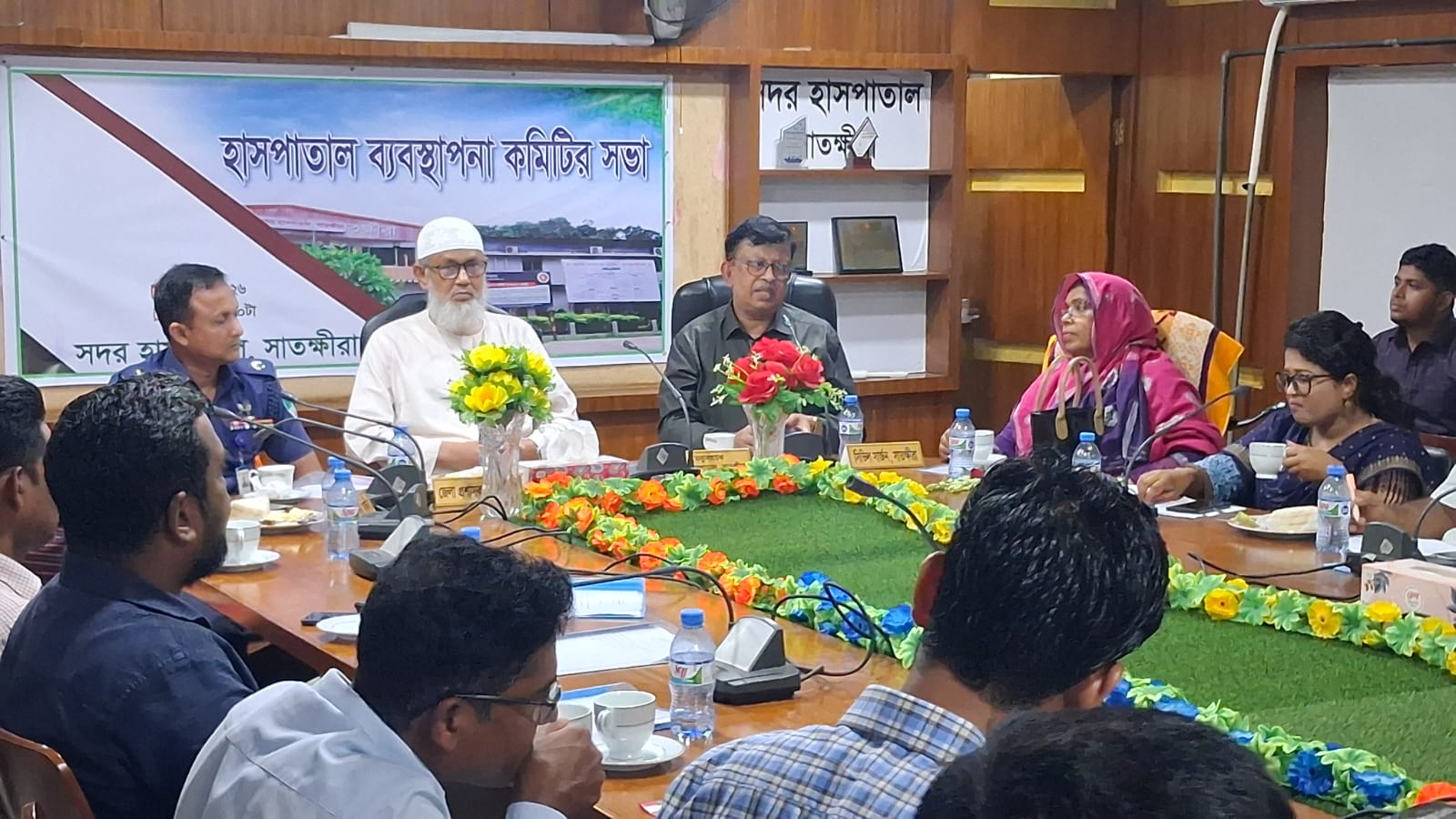 সাতক্ষীরা সদর হাসপাতালের সভাপতি হিসেবে এমপি মুহাদ্দিস আব্দুল খালেকের প্রথম সভা অনুষ্ঠিতরোগীবান্ধব হাসপাতাল গড়তে সেবার মানোন্নয়নে গুরুত্বারোপ, পরে রোগীদের খোঁজখবর নিলেন সংসদ সদস্য