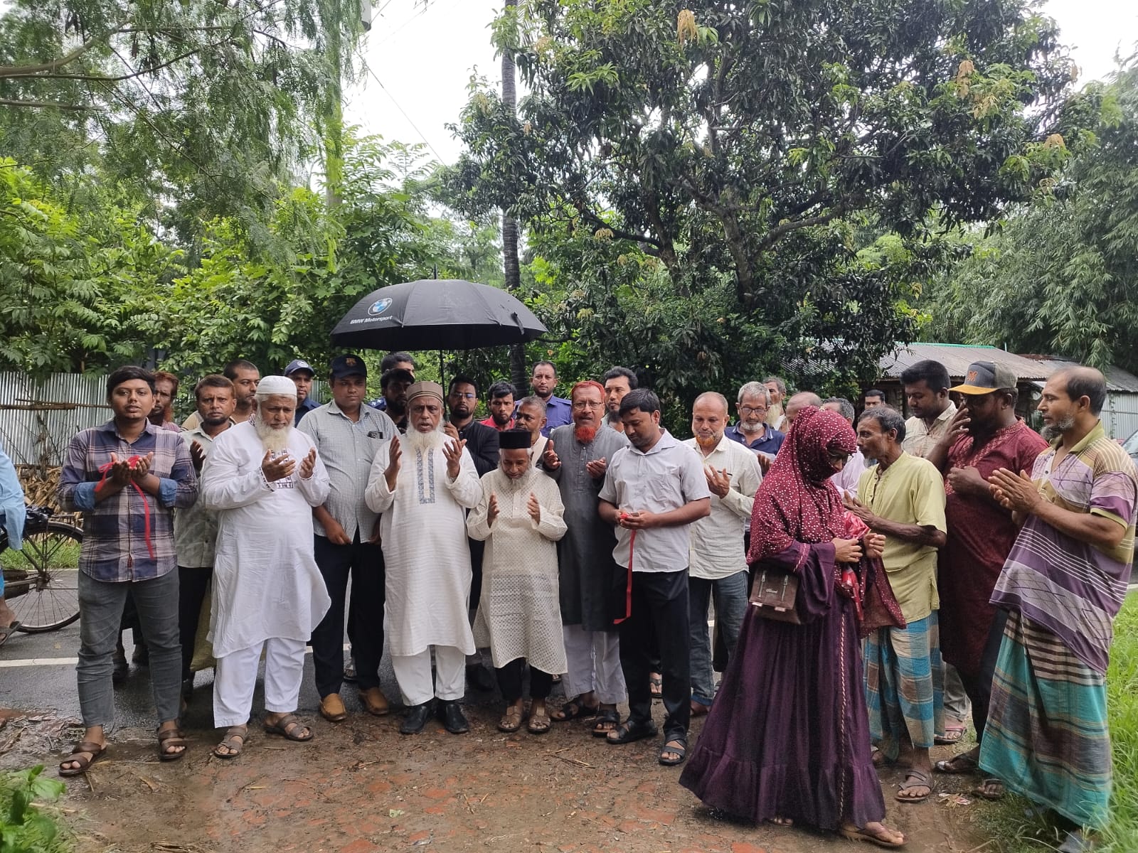 তালায় তিনটি রাস্তা উদ্বোধন করলেন অধ্যক্ষ ইজ্জত উল্লাহ এমপি।