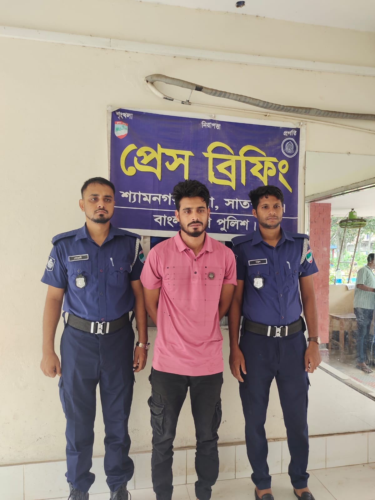 সাতক্ষীরার শ্যামনগরে বিজিবি সদস্যের বাড়িতে চুরি: র‍্যাবের হাতে গ্রেফতার আসামির জন্য রাজনৈতিক তদবির!