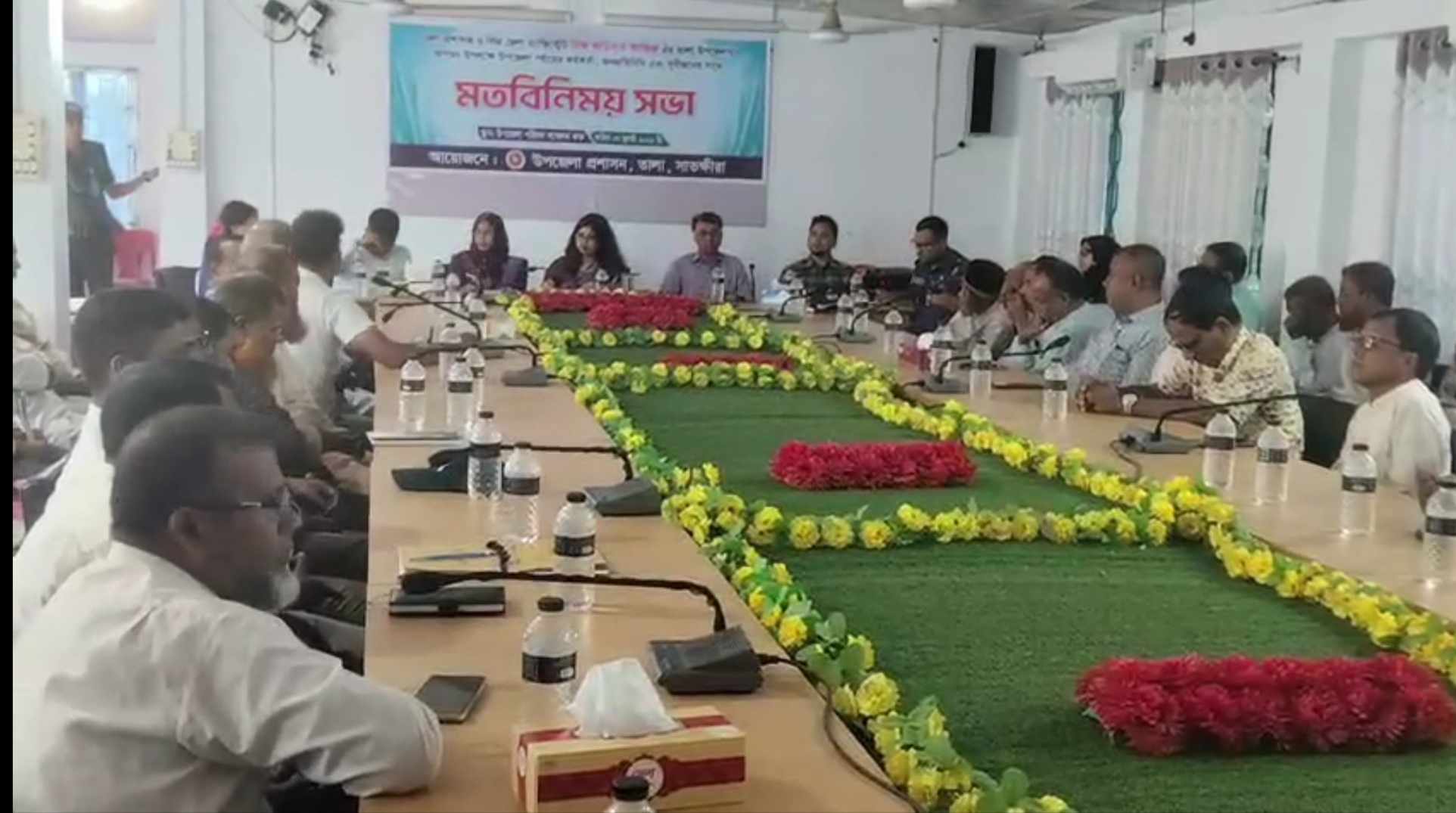তালায় জেলা প্রশাসক (ডিসি) ও জেলা ম্যাজিস্ট্রেট এর মতবিনিময় সভা অনুষ্ঠিত
