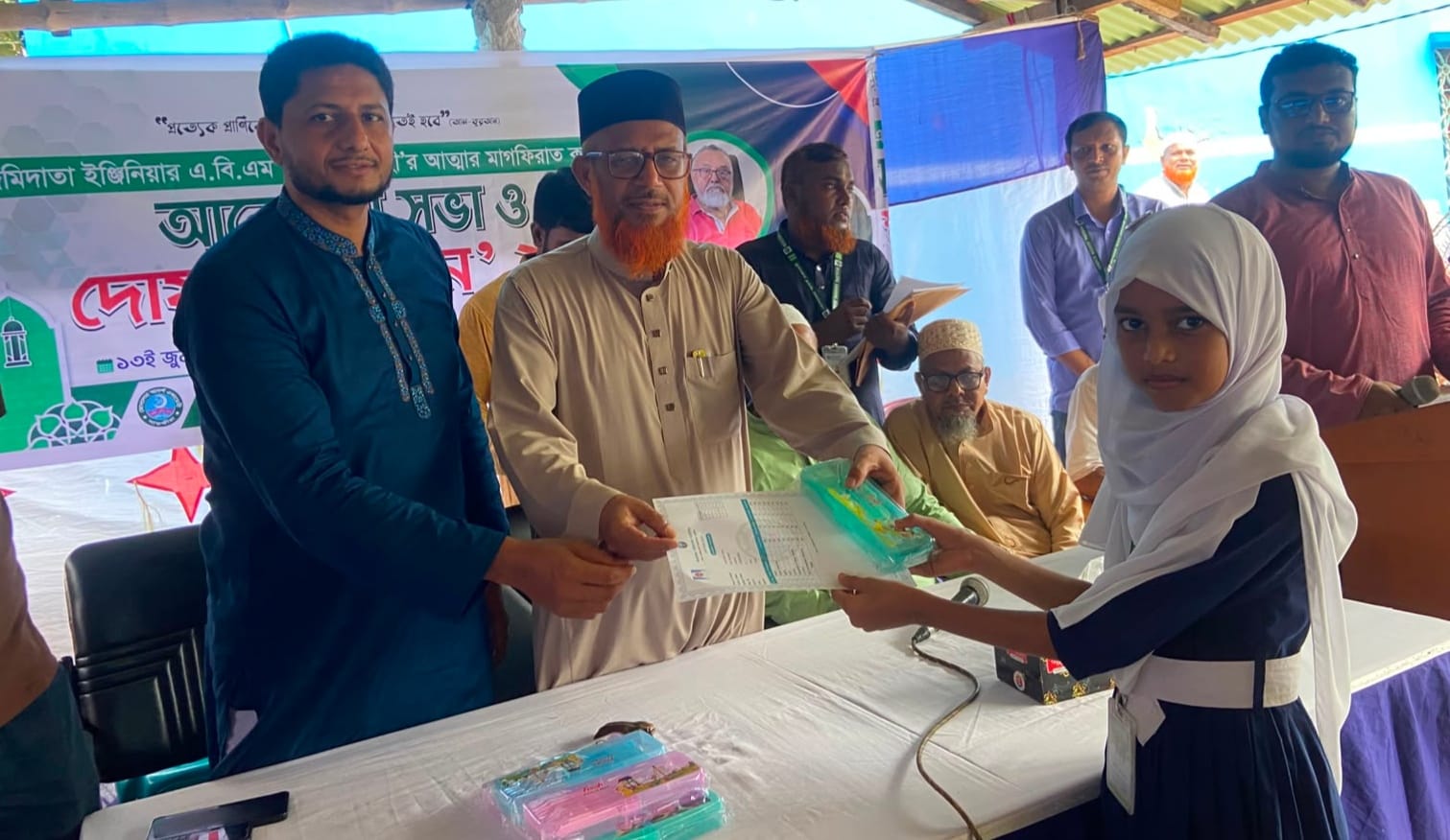 মোসলেমা আদর্শ একাডেমির অর্ধবার্ষিকী পরীক্ষার ফলাফল ও পুরস্কার বিতরণী অনুষ্ঠিত