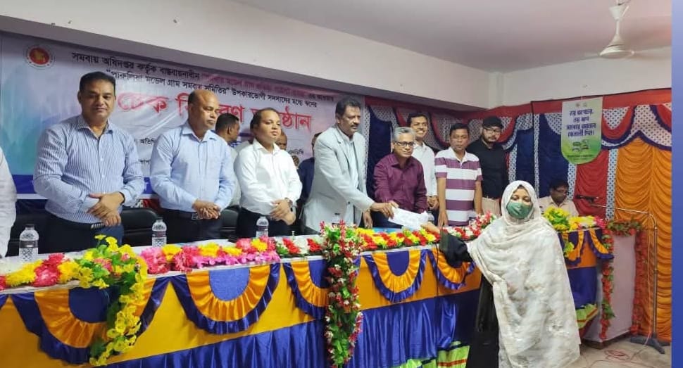 দেবহাটায় এক গ্রামে দেড় কোটি টাকার ঋণ বিতরণ