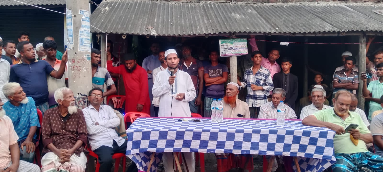 খাজরায় জনগণের দুর্ভোগ লাঘবে রাস্তা সংস্কার করলেন চেয়ারম্যান প্রার্থী মাহবুবুর রহমান