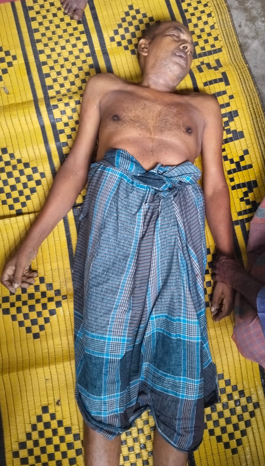 দীর্ঘ ৫০ বছরের মিষ্টি ব্যবসার অবসান: বামনখালী বাজারে ব্যবসায়ী সন্তোষ ঘোষের মৃত্যু