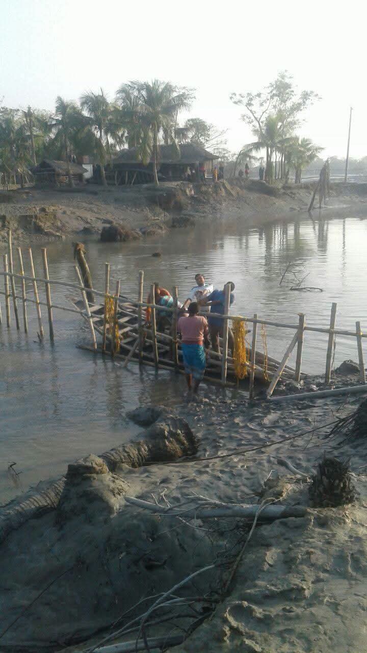 কুড়িকাহুনিয়া-শ্রীপুরে ভিটেমাটি ফেরাতে নদী খনন ও টেকসই বেড়িবাঁধ নির্মাণ উপকূলবাসীর দাবি”
