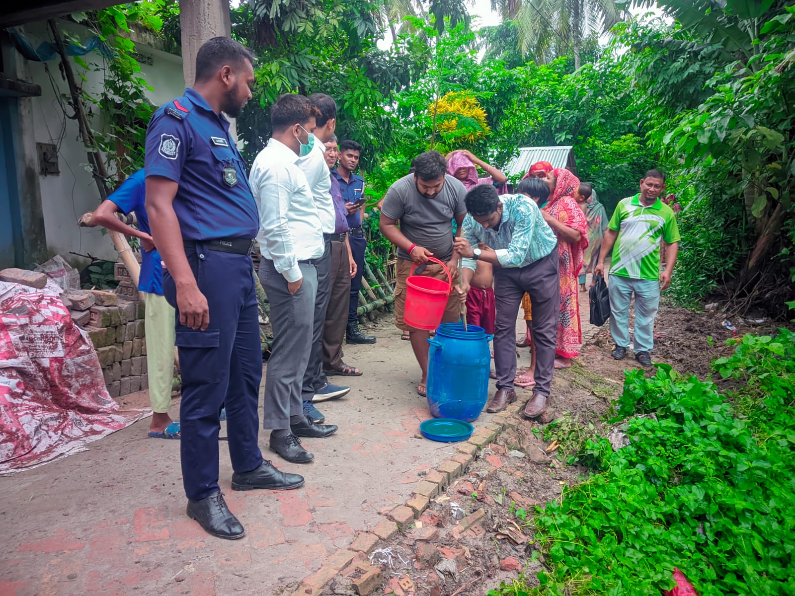 ভোক্তা অধিকারে সাতক্ষীরা সদর উপজেলায় অভিযান দুধ ভান্ডারকে ১ লাখ টাকা জরিমানা