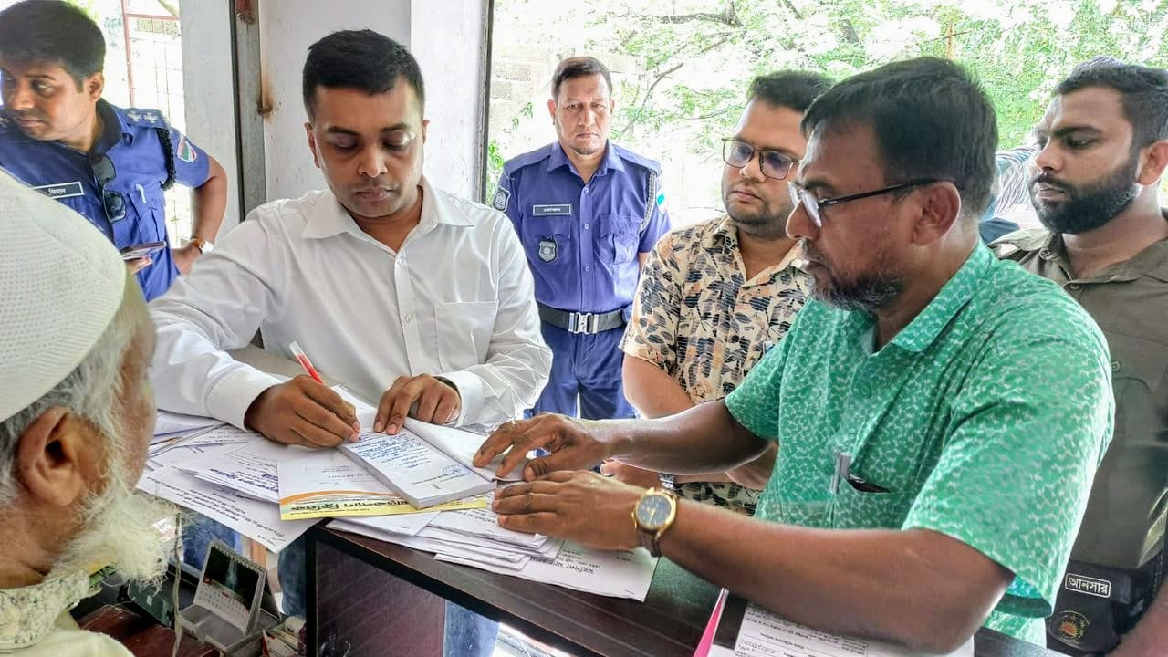 কলারোয়ায় ভ্রাম্যমাণ আদালতের অভিযান: অনুমোদনহীন দুই স্বাস্থ্য প্রতিষ্ঠানে জরিমানা, একটির কার্যক্রম বন্ধ