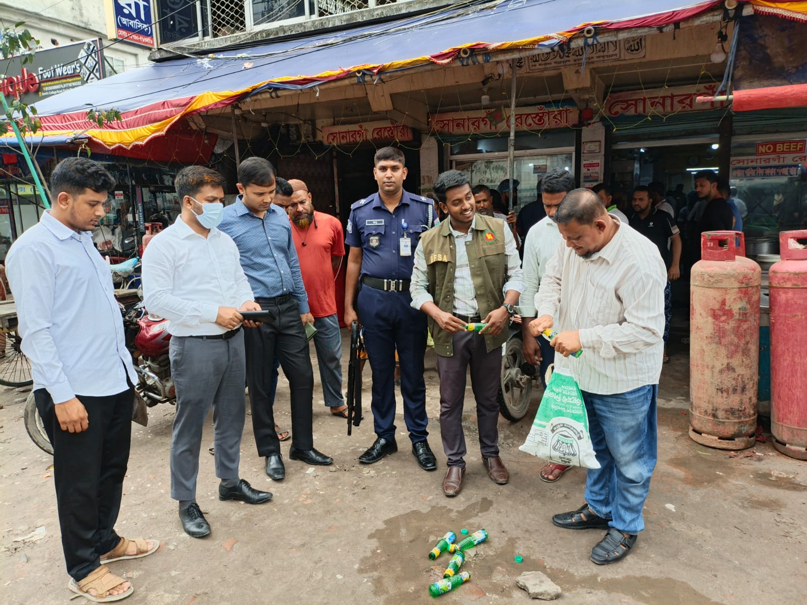 সাতক্ষীরায় ৩ রেস্তোরাঁকে ৬০ হাজার টাকা জরিমানা ভেজাল ও অপরিচ্ছন্নতার দায়ে ভোক্তা-অধিকারের অভিযান