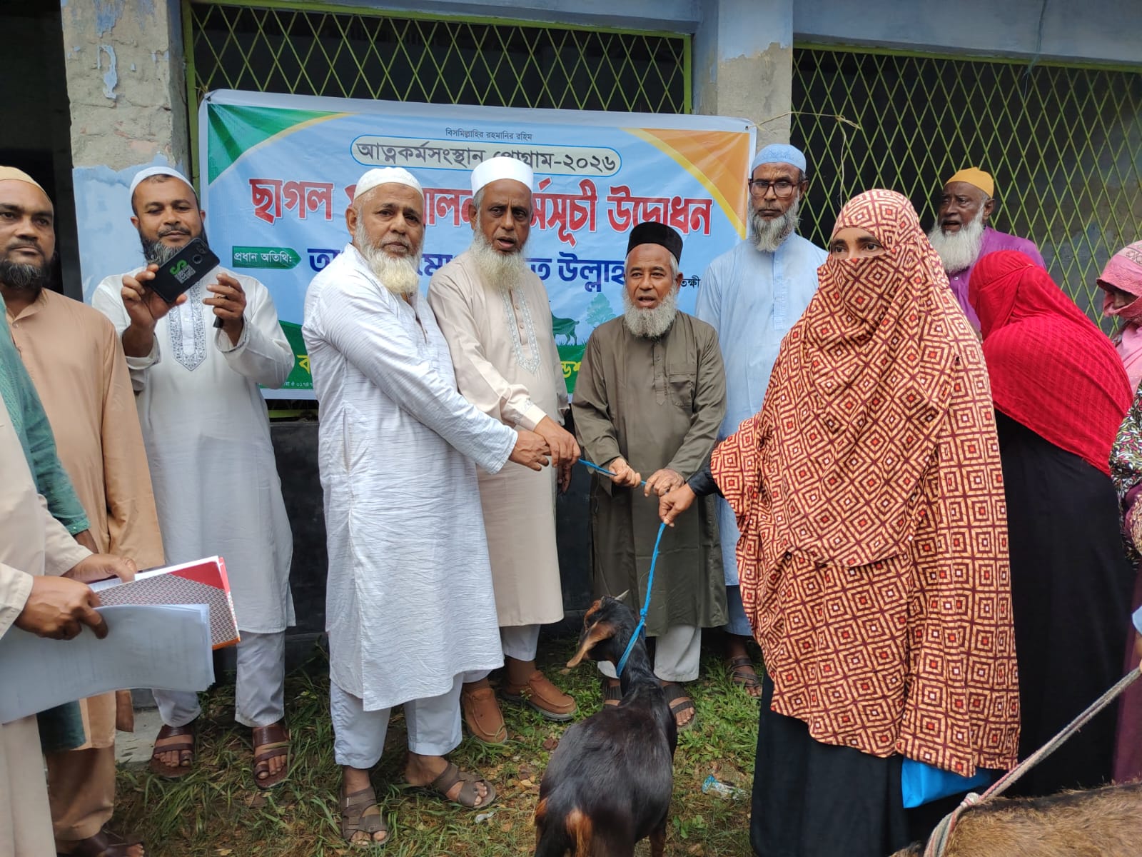 দুস্থ,অসহায় মানুষের সাহায্যে বিত্তবানদের এগিয়ে আসতে হবে ,অধ্যক্ষ মোঃ ইজ্জত উল্লাহ এম,পি