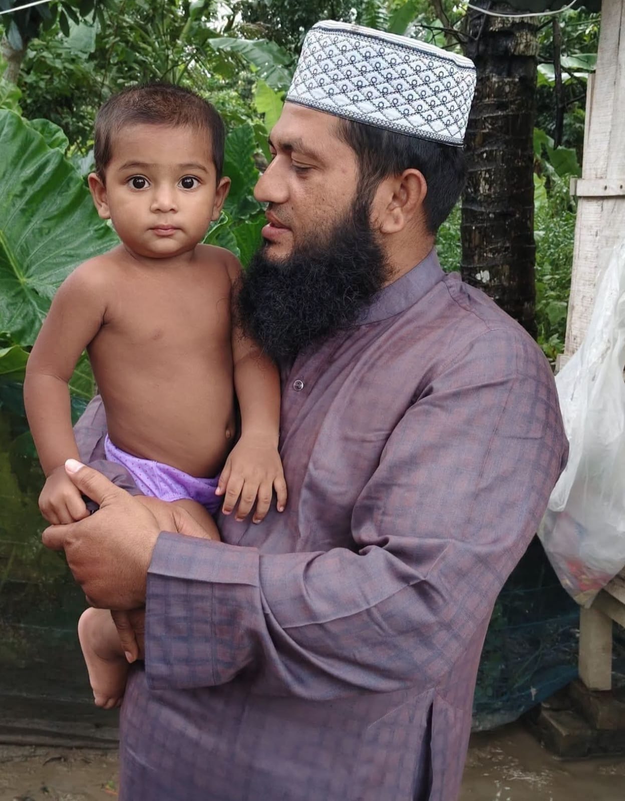 এক সপ্তাহ পেরিয়ে গেলেও গ্রেপ্তার হয় নাই সুমন হত্যা মামলার আসামি, ন্যায়বিচারের অপেক্ষায় নিষ্পাপ শিশুসন্তান