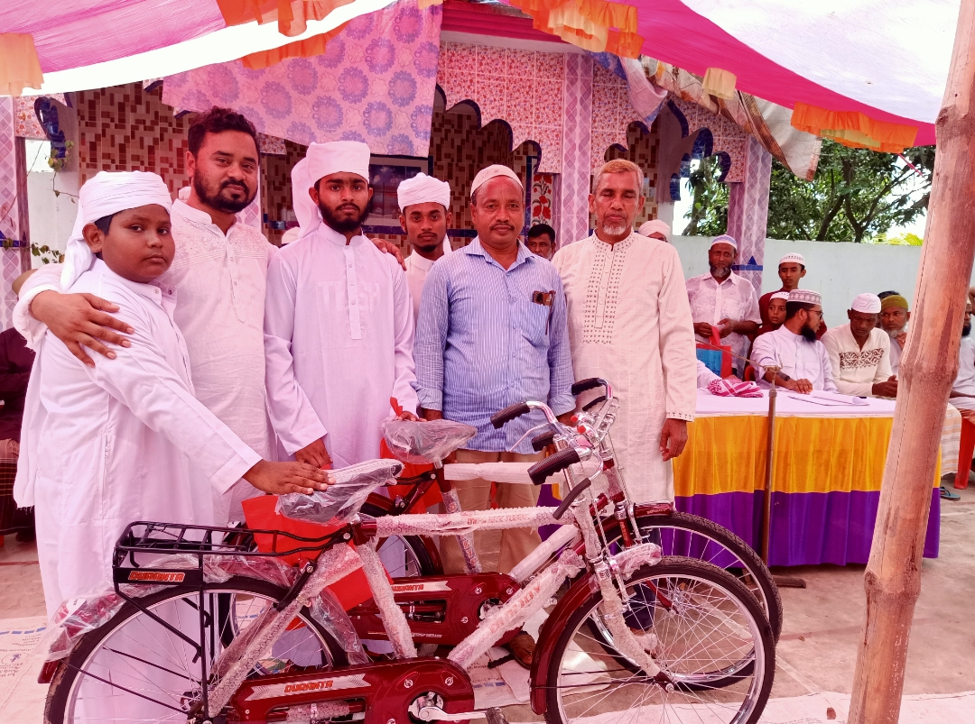 কলারোয়ার রামচন্দ্রপুরে হেফজ সম্পন্নকারী তিন শিক্ষার্থীকে পাগড়ি প্রদান ও সংবর্ধনা