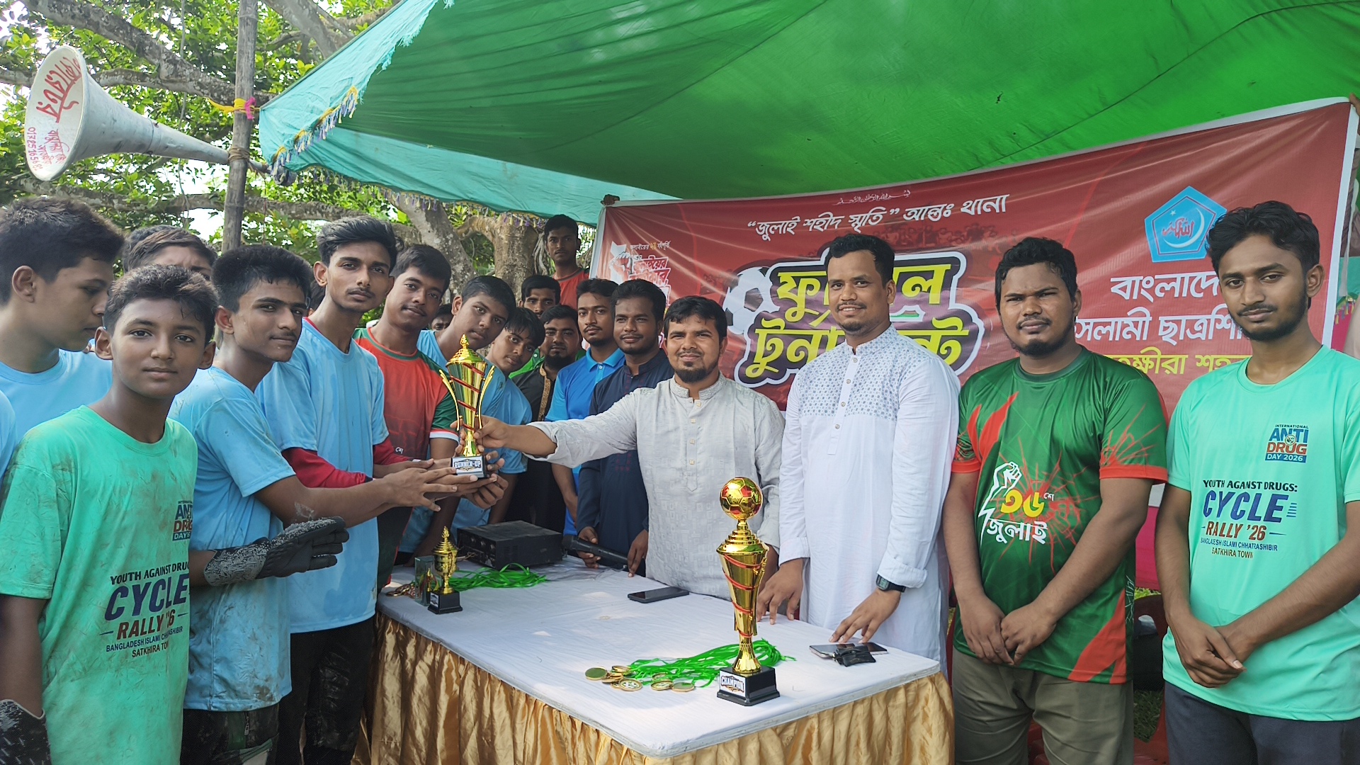 সাতক্ষীরায় ছাত্রশিবিরের ‘জুলাই শহীদ স্মৃতি ফুটবল টুর্নামেন্ট’-এর ফাইনাল
