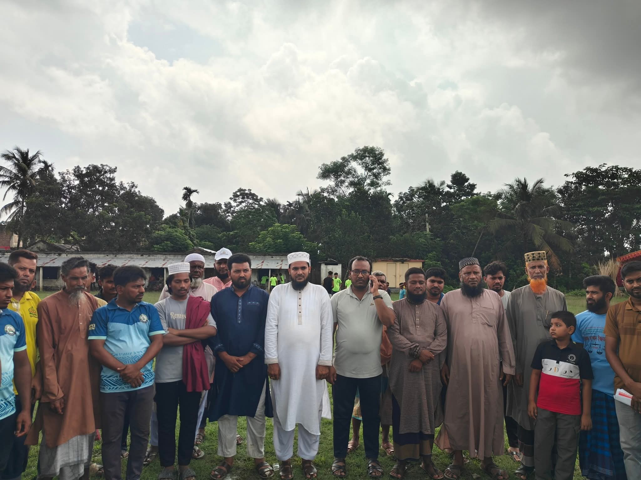 কলারোয়ায় কেঁড়াগাছিতে উৎসবমুখর পরিবেশে ‘জুলাই স্মৃতি ফুটবল টুর্নামেন্ট’-এর উদ্বোধন