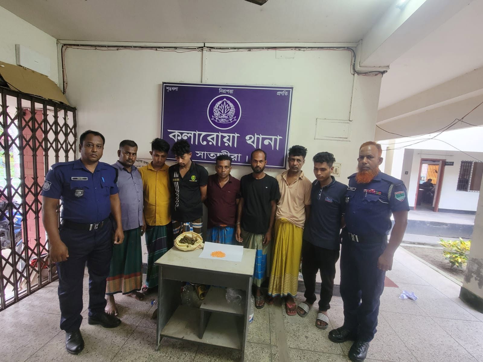 এক গ্রামের ছয় মাদক কারবারি গ্রেপ্তার পুলিশের অভিযানে স্বস্তির নিঃশ্বাস এলাকাবাসীর