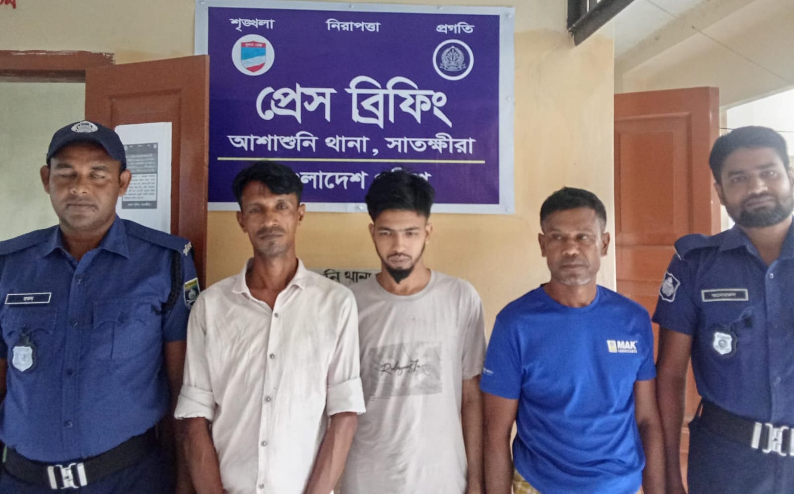 আশাশুনিতে পুলিশের বিশেষ অভিযানে গ্রেপ্তার-৩