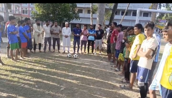 কলারোয়া পৌরসভায় জুলাই স্মৃতি ৮ দলীয় ফুটবল টুর্নামেন্টের উদ্বোধন