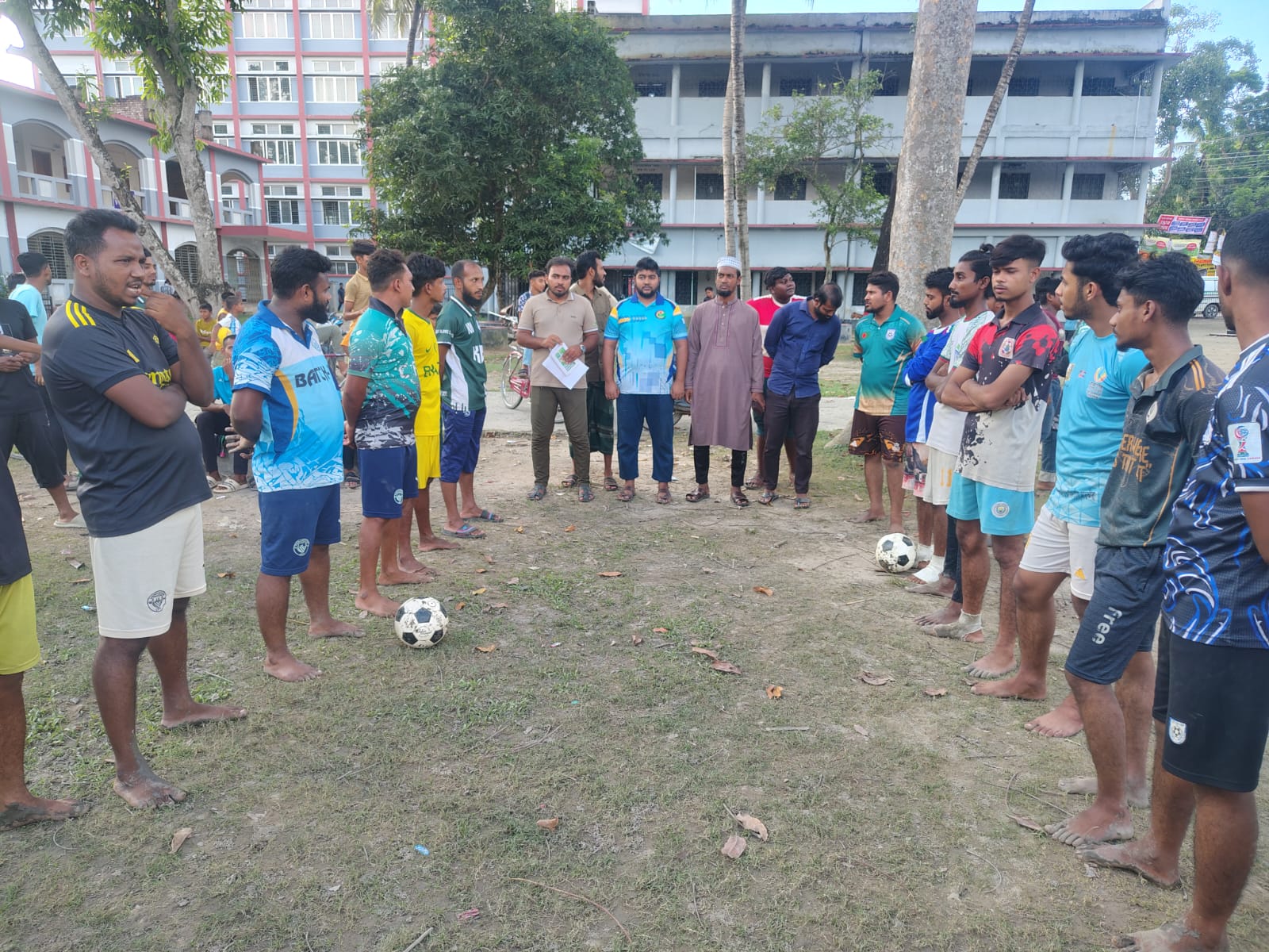 কলারোয়া পৌরসভায় জুলাই স্মৃতি ৮ দলীয় ফুটবল টুর্নামেন্টের উদ্বোধন