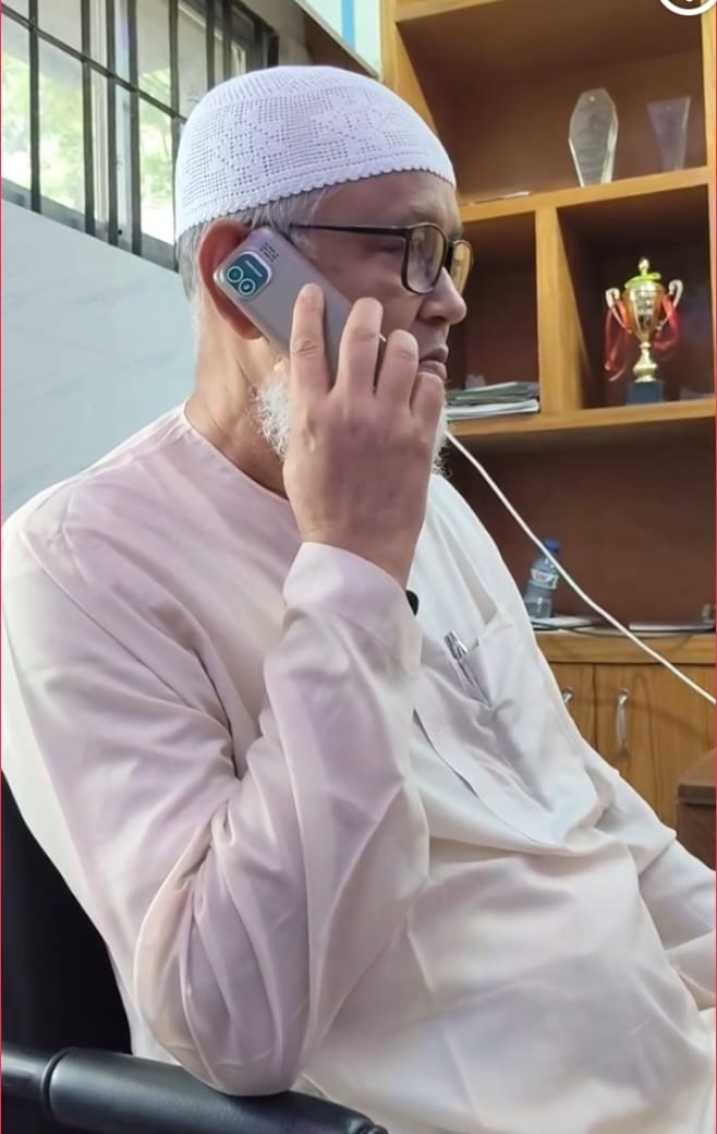 দেবহাটা স্বাস্থ্য কমপ্লেক্স পরিদর্শনে এমপি আব্দুল খালেক, খাবার সরবরাহে অনিয়মের অভিযোগ