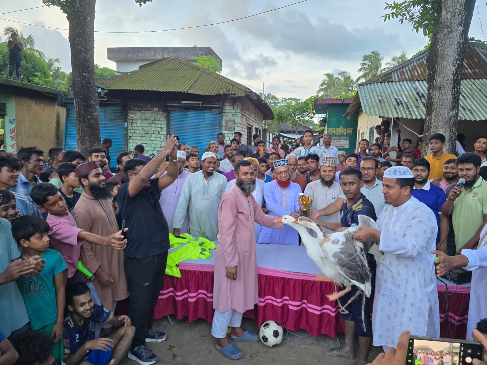কলারোয়ার সোনাবাড়িয়ায় ৮ দলীয় জুলাই স্মৃতি ফুটবল টুর্নামেন্টের ফাইনাল অনুষ্ঠিত