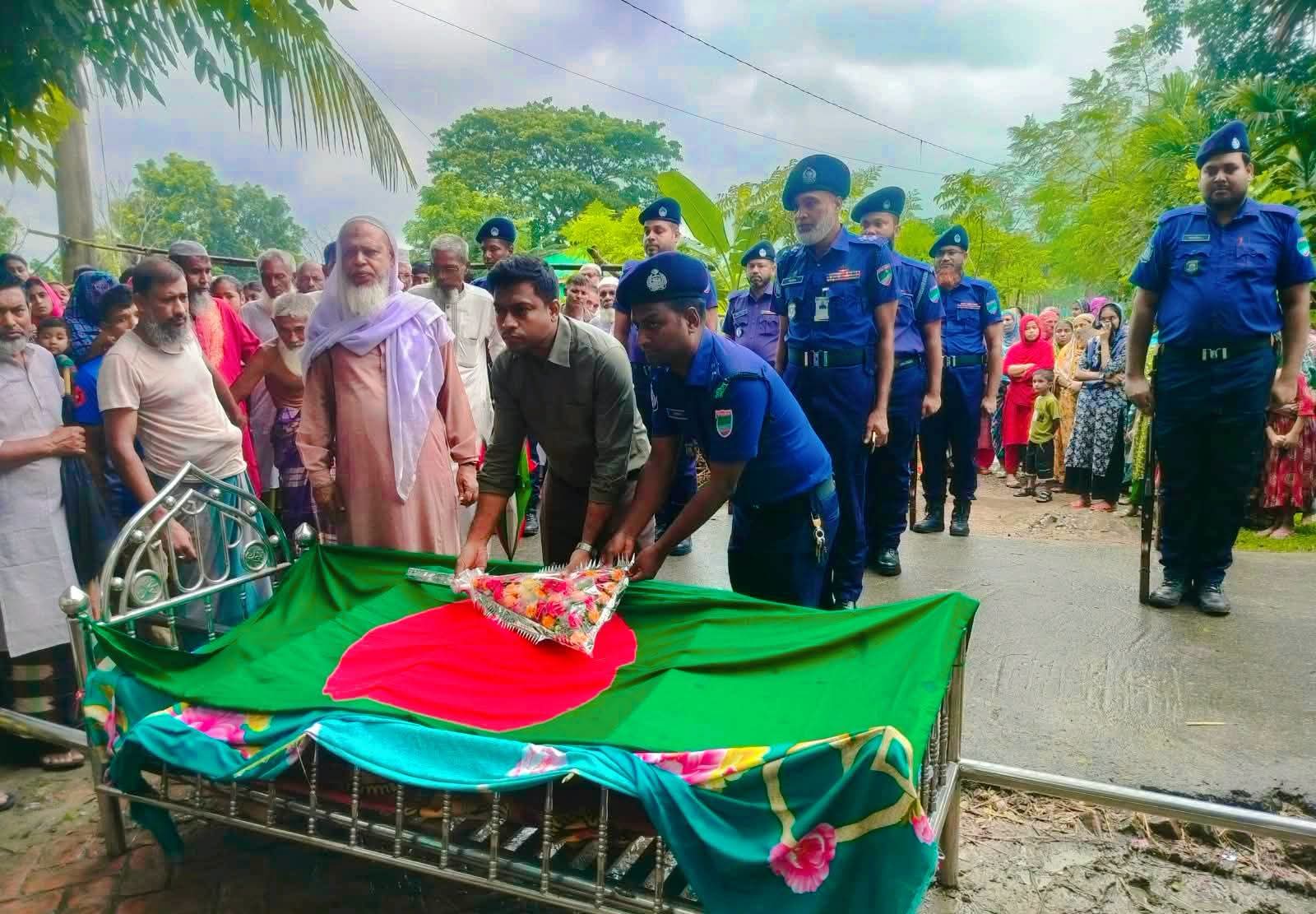 রাষ্ট্রীয় মর্যাদায় দাফন করা হলো বীর মুক্তিযোদ্ধা মেহের আলীকে