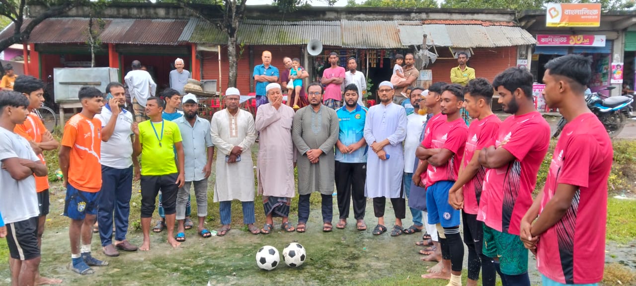 কলারোয়ার যুগীখালীতে জুলাই স্মৃতি ৮ দলীয় ফুটবল টুর্নামেন্টের জমজমাট ফাইনাল অনুষ্ঠিত
