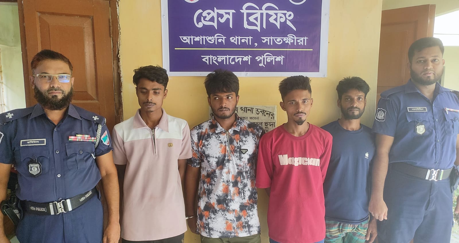 আশাশুনিতে ওয়ারেন্টভুক্ত ৫ আসামি গ্রেফতার