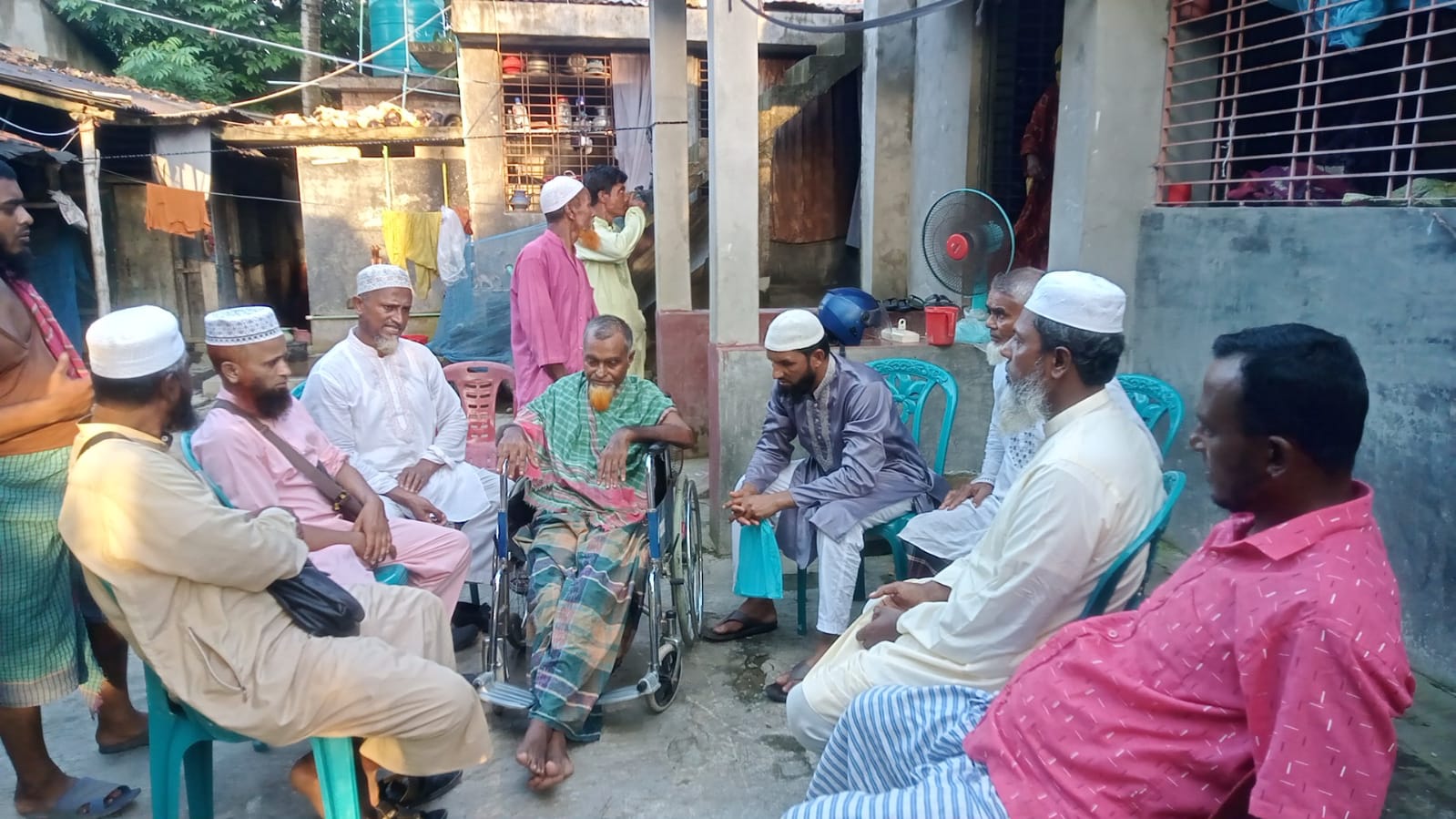 আশাশুনিতে অসুস্থ জামায়াত নেতা মাওঃ মোশাররফ হোসেনকে দেখতে উপজেলা জামায়াত নেতৃবৃন্দ