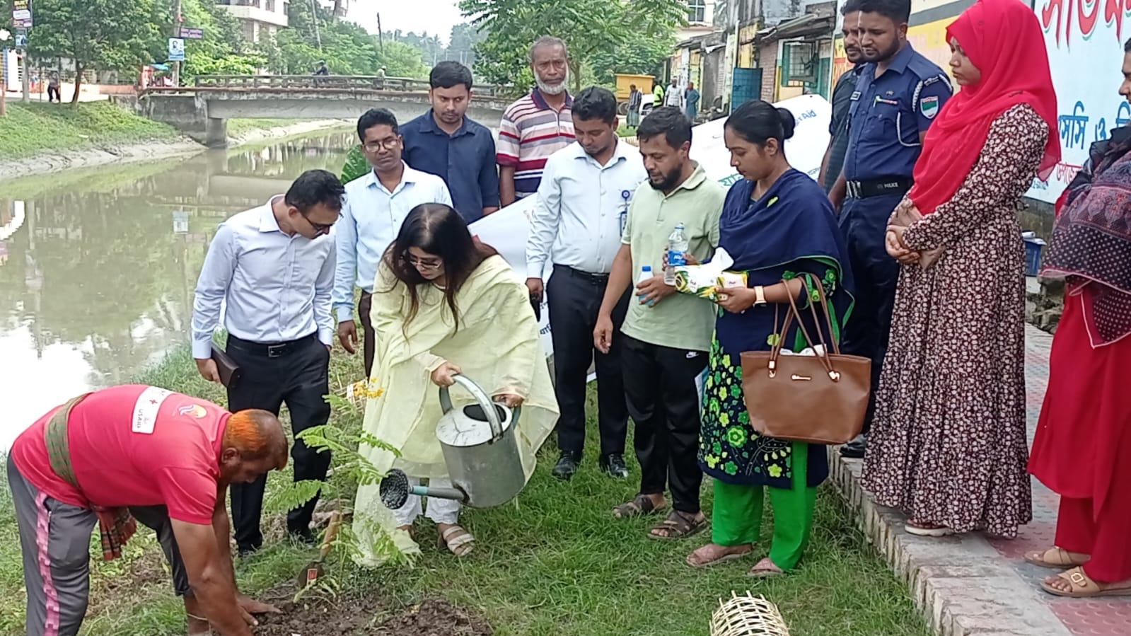 জেলা প্রশাসন ও সাতক্ষীরা পৌরসভার যৌথ উদ্যোগে প্রাণসায়ের খালধারে বৃক্ষরোপণ কর্মসূচি অনুষ্ঠিত